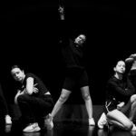 Grupo de bailarinas de hip-hop de Bailale Huesca en pose con estilo.